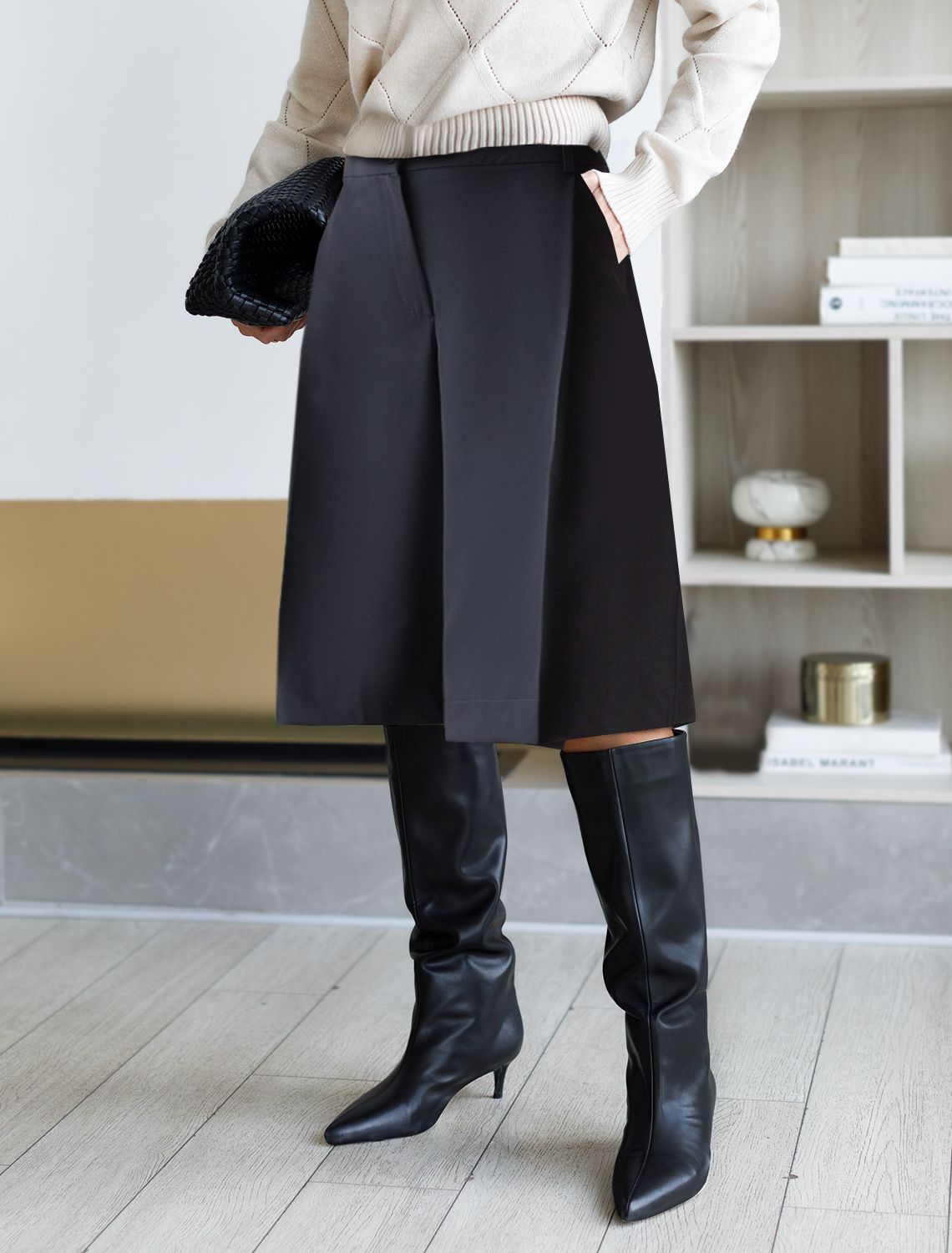 Ст.цена 2190р Шорты D28.056 черный