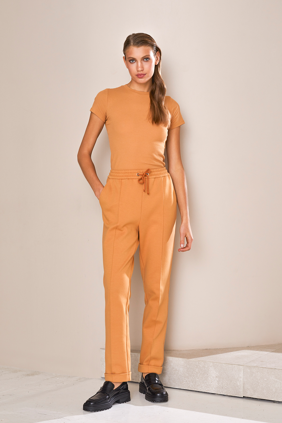 ОБЫЧНАЯ ЦЕНА 1850руб. 61764-1 Футболка женская - WINTER 2021-2022 (61764-1)