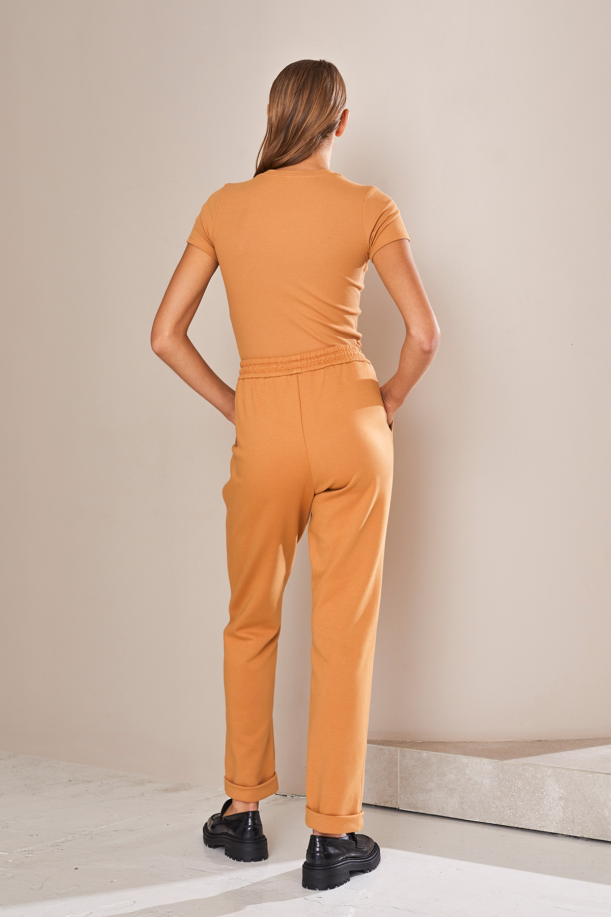 ОБЫЧНАЯ ЦЕНА 1850руб. 61764-1 Футболка женская - WINTER 2021-2022 (61764-1)