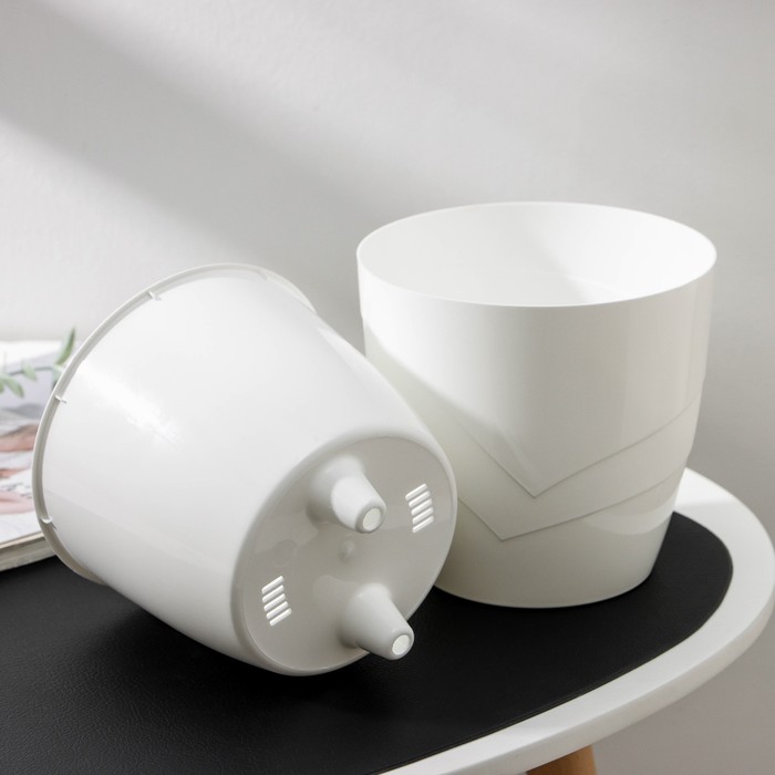 Кашпо для цветов «Грация», 2 л, d=15 см, h=14.5 см, пластиковое, со вставкой, белое