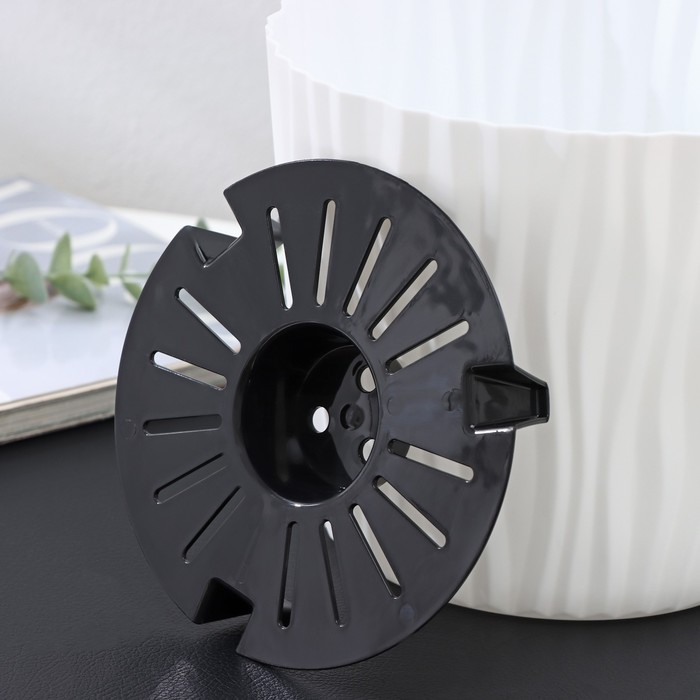 Кашпо для цветов со вставкой «Волна», 2 л, d=16 см, h=13.5 см, цвет белый