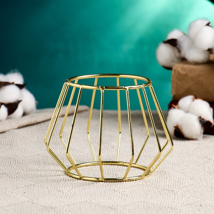 Декоративное кашпо для цветов, 180 мл, d=8.5 см, h=10 см, керамика, белое, на золотистой подставке