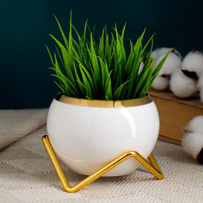 Декоративный горшок для цветов «Шар», керамический, 250 мл, 9×8 см, на металлической золотистой подставке, белый