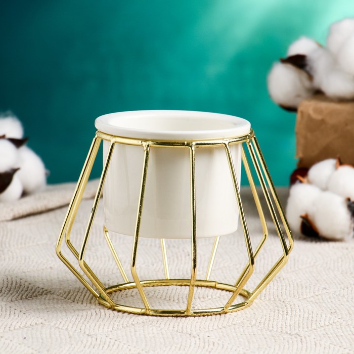 Декоративное кашпо для цветов, 180 мл, d=8.5 см, h=10 см, керамика, белое, на золотистой подставке