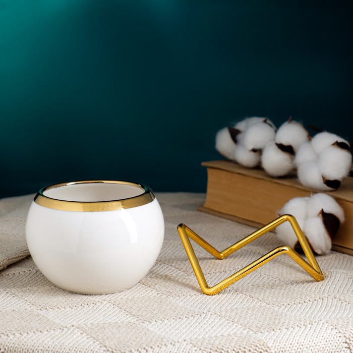 Декоративный горшок для цветов «Шар», керамический, 250 мл, 9×8 см, на металлической золотистой подставке, белый