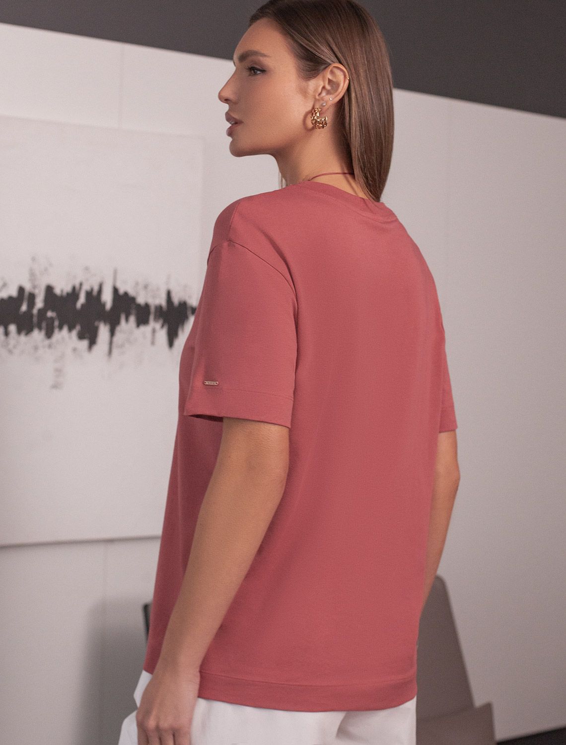 Свободная футболка из премиального хлопка с эластаном