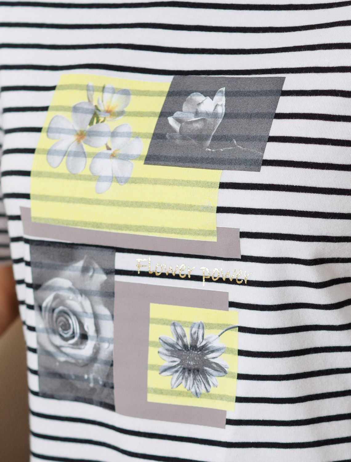 Свободная футболка в черно-белую полоску с принтом из премиального хлопка с эластаном