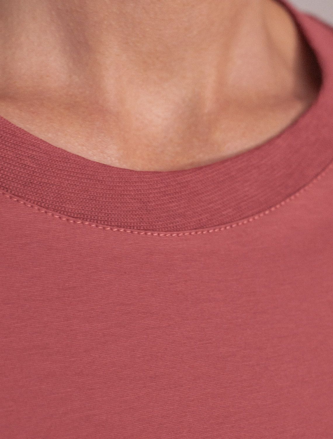 Свободная футболка из премиального хлопка с эластаном