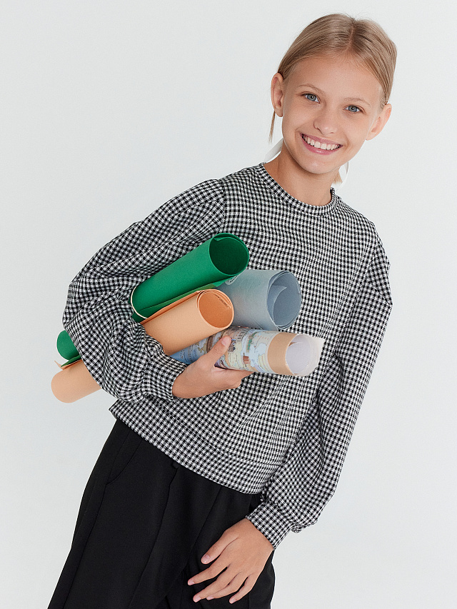 Свитшот для девочек в черном цвете с паттерном