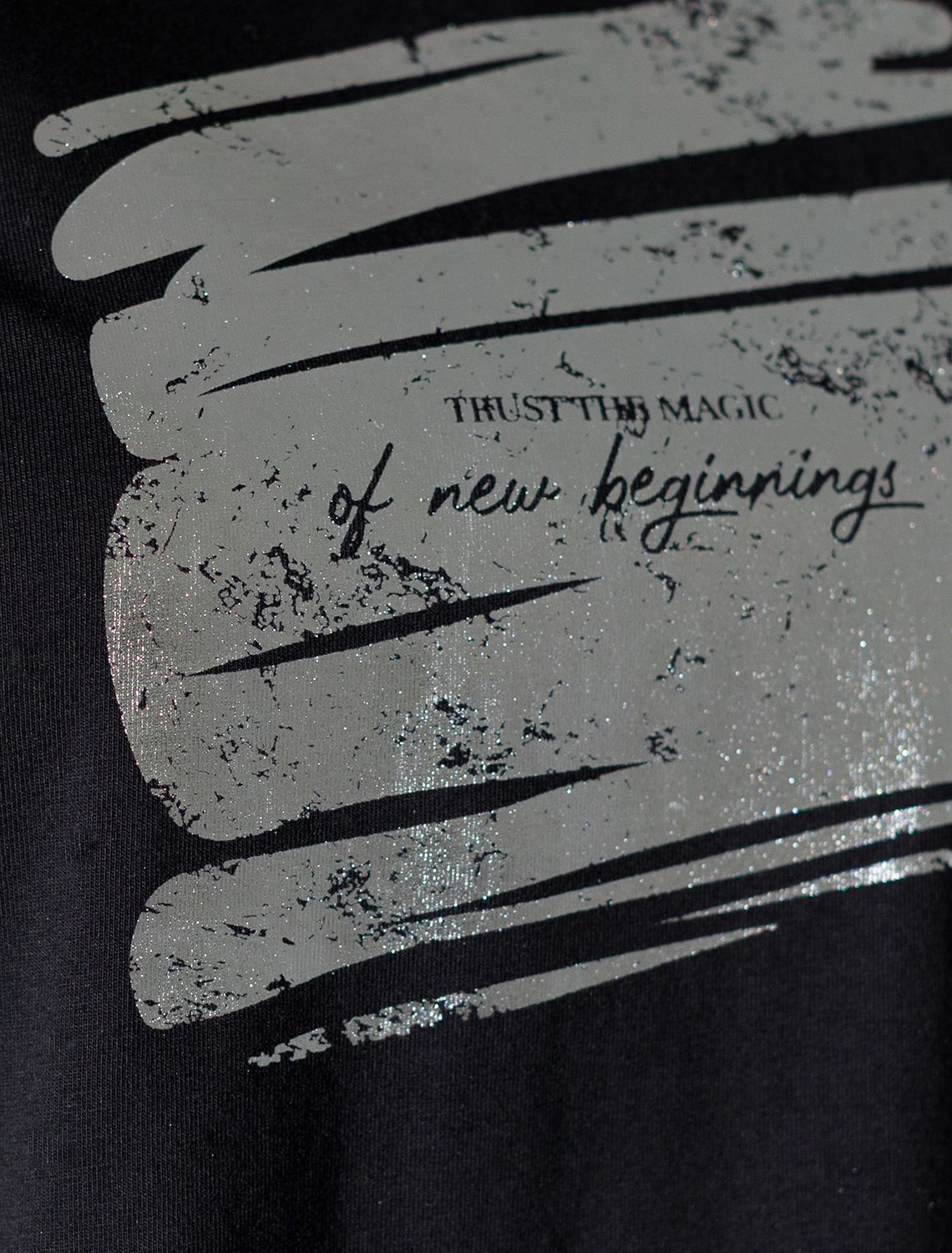 Нарядная футболка с принтом фольгой из премиального хлопка с эластаном