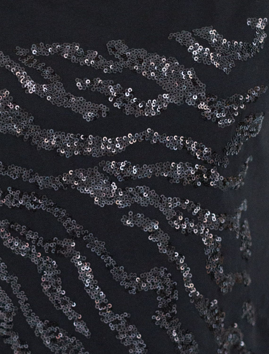 Нарядная футболка с принтом пайетками