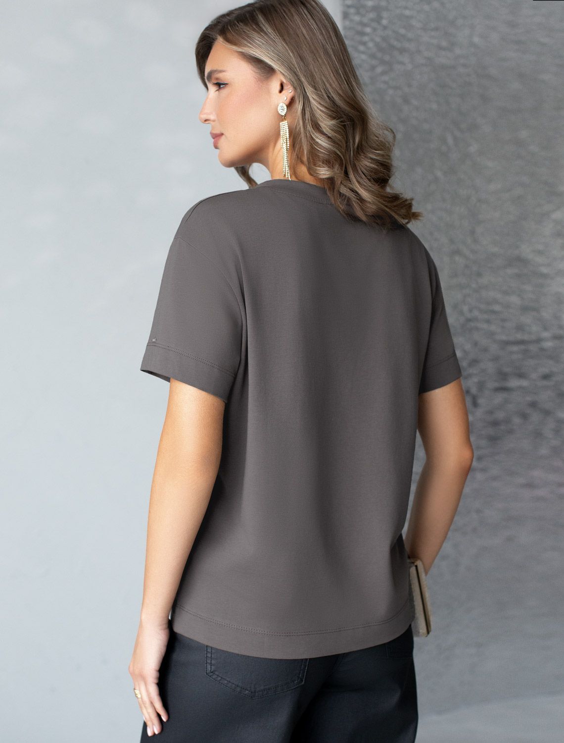 Нарядная футболка с принтом пайетками из премиального хлопка с эластаном