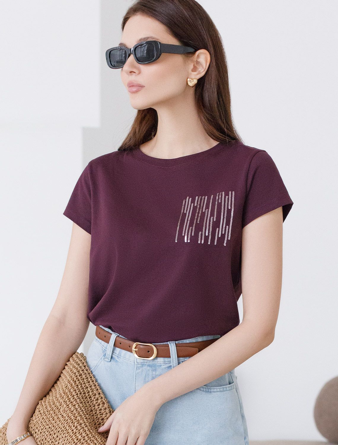 Нарядная футболка с блестящим принтом