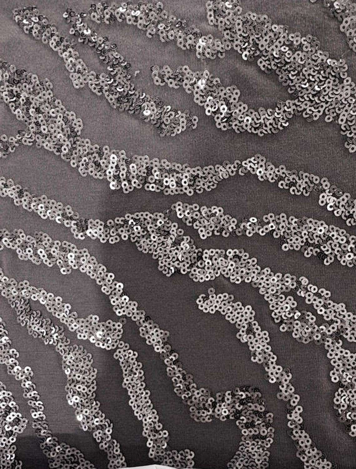 Нарядная футболка с принтом пайетками из премиального хлопка с эластаном