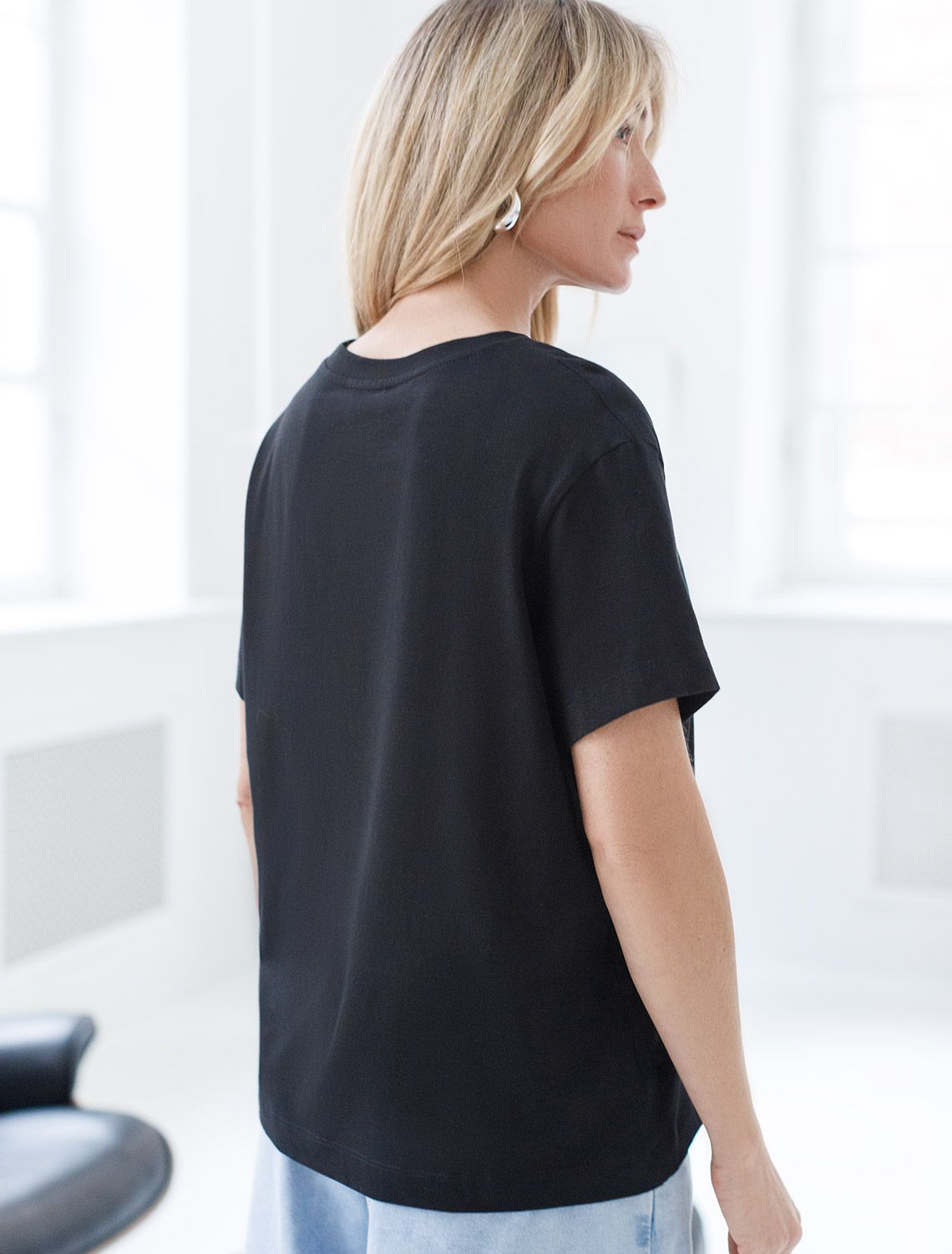 Нарядная футболка с принтом пайетками из премиального хлопка с эластаном