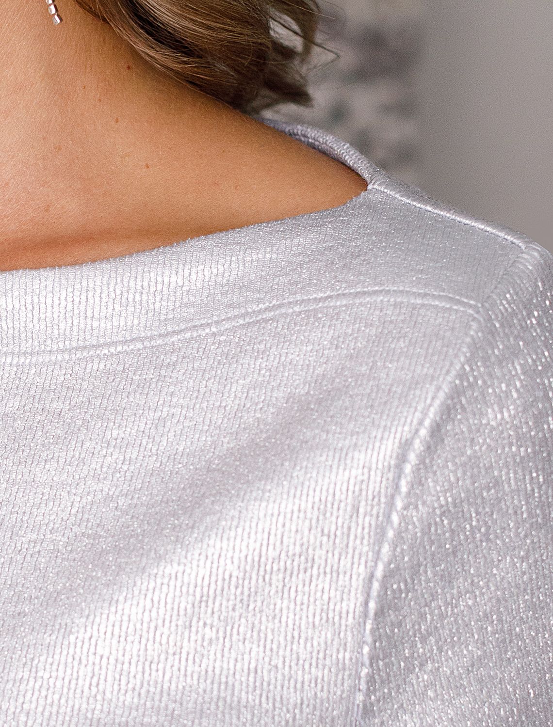 Футболка облегающая из хлопка в рубчик с вырезом лодочка с матовым покрытием металлик