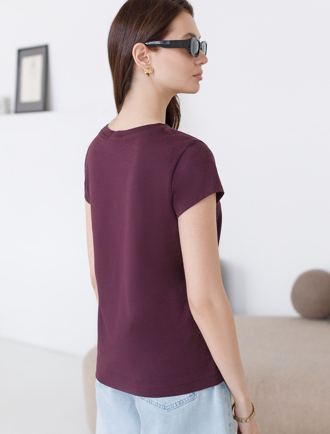 Нарядная футболка с блестящим принтом