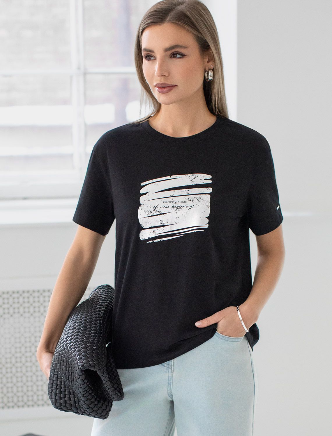 Нарядная футболка с принтом фольгой из премиального хлопка с эластаном