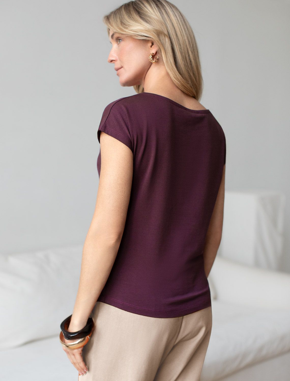 Нарядная футболка с блестящим принтом