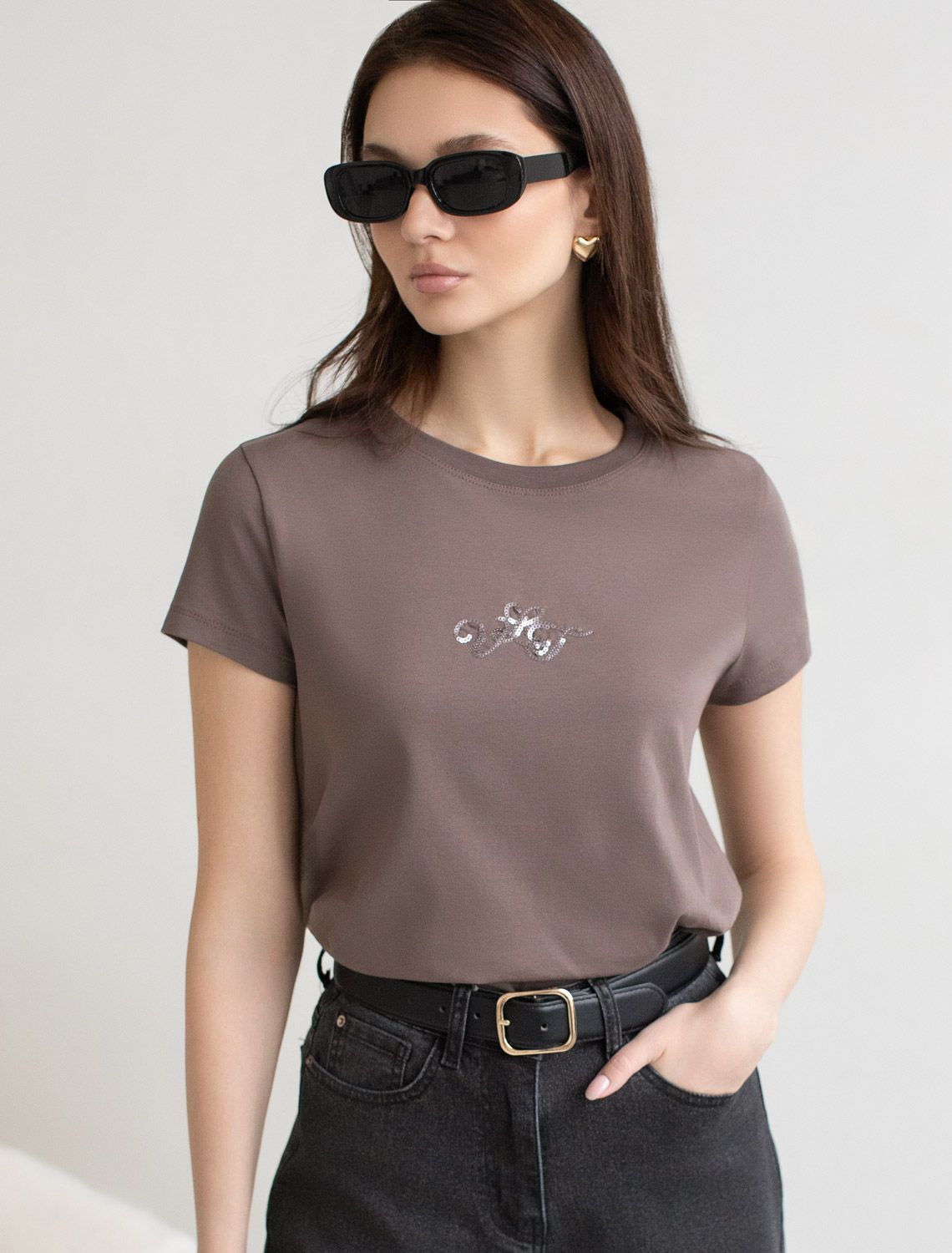 Нарядная футболка с принтом пайетками из премиального хлопка с эластаном