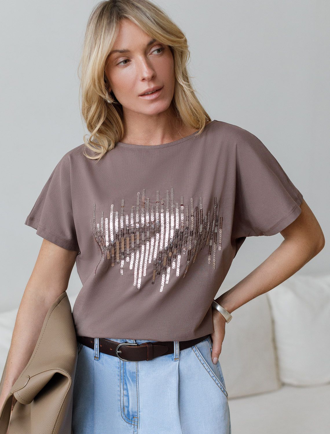 Нарядная футболка с принтом пайетками