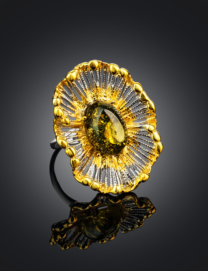 Роскошное кольцо из янтаря зелёного цвета «Бахчисарай»