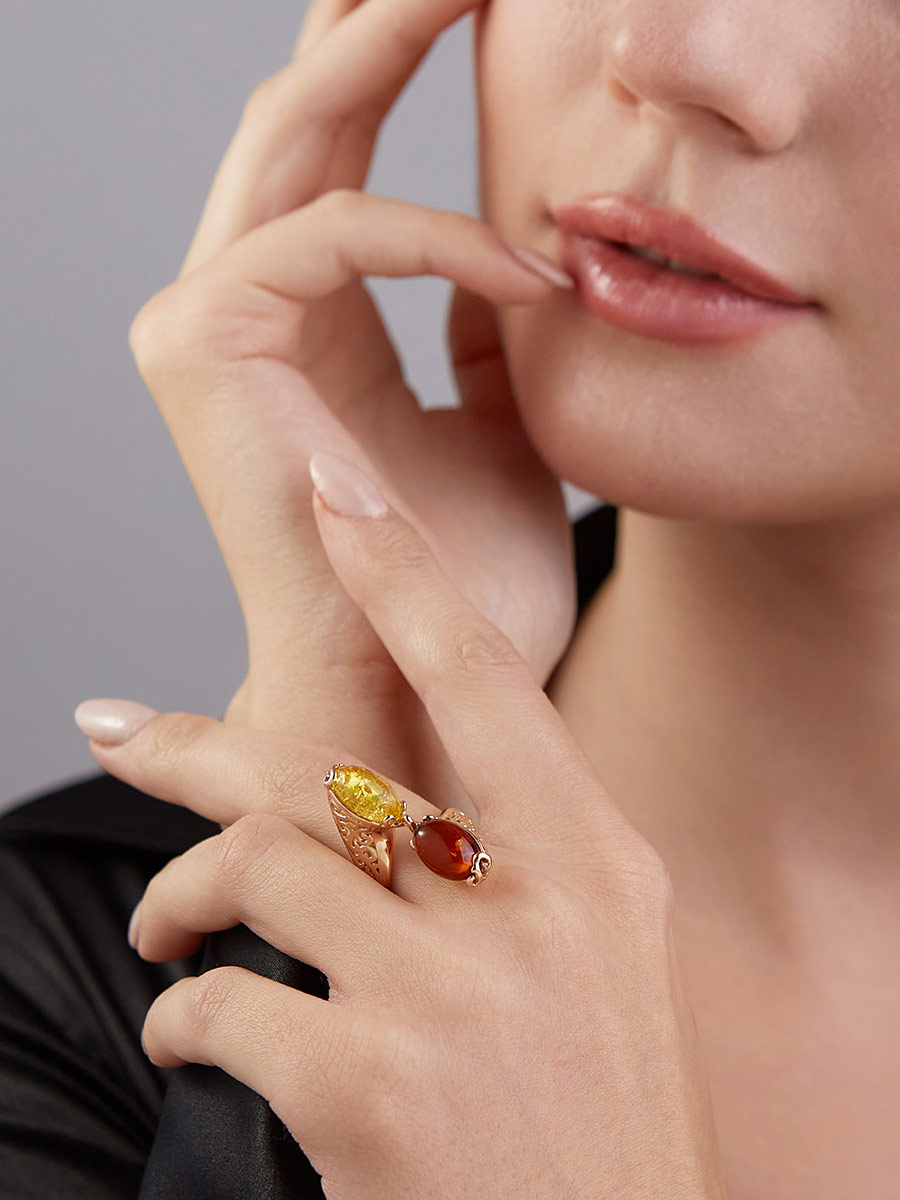 Ажурное кольцо «Касабланка» с натуральным янтарём двух оттенков