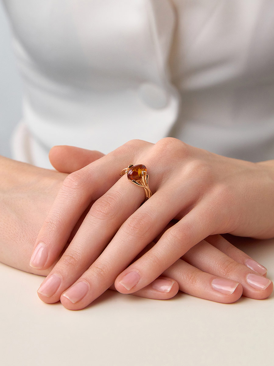 Кольцо «Крокус» с натуральным коньячным янтарём