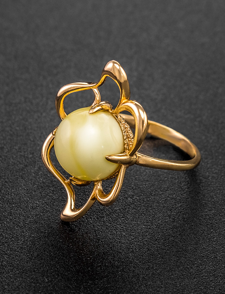 Ажурное кольцо с медовым янтарём «Юнона»