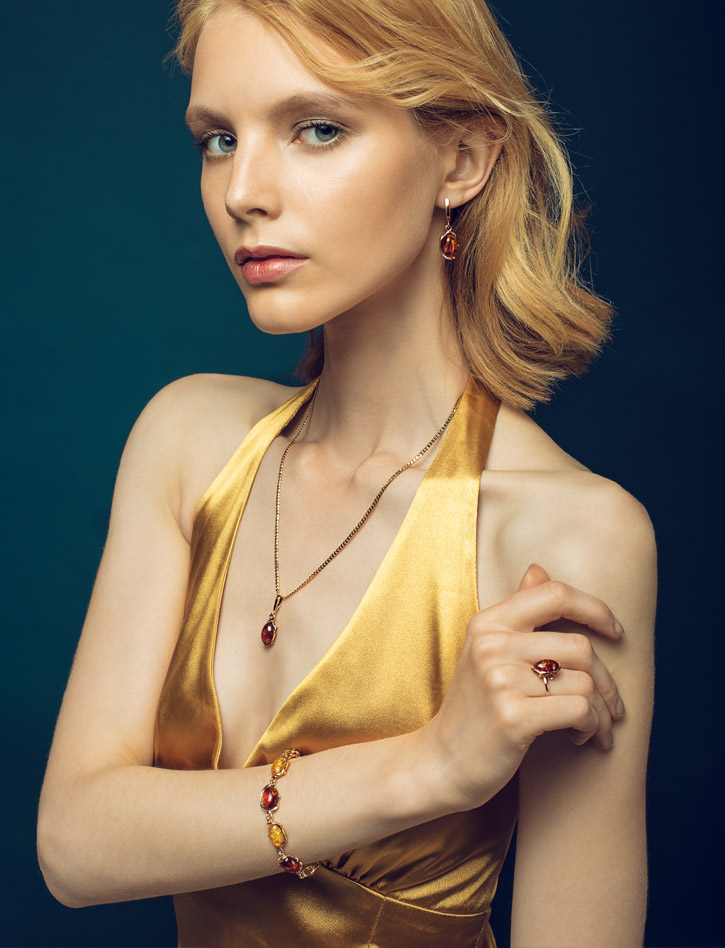 Яркое кольцо из натурального янтаря «Вивальди»