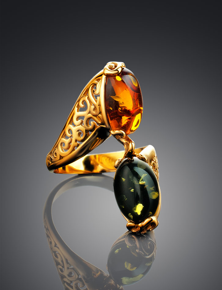 Яркое кольцо с натуральным янтарём двух ярких оттенков «Касабланка»