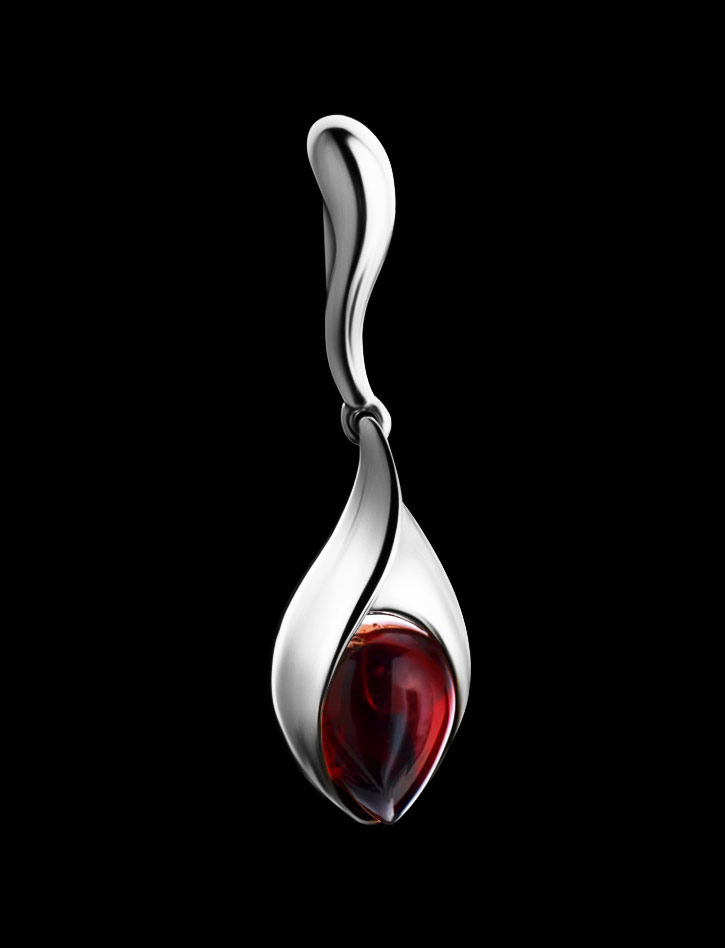 Кулон с натуральным янтарём вишнёвого цвета «Пион»