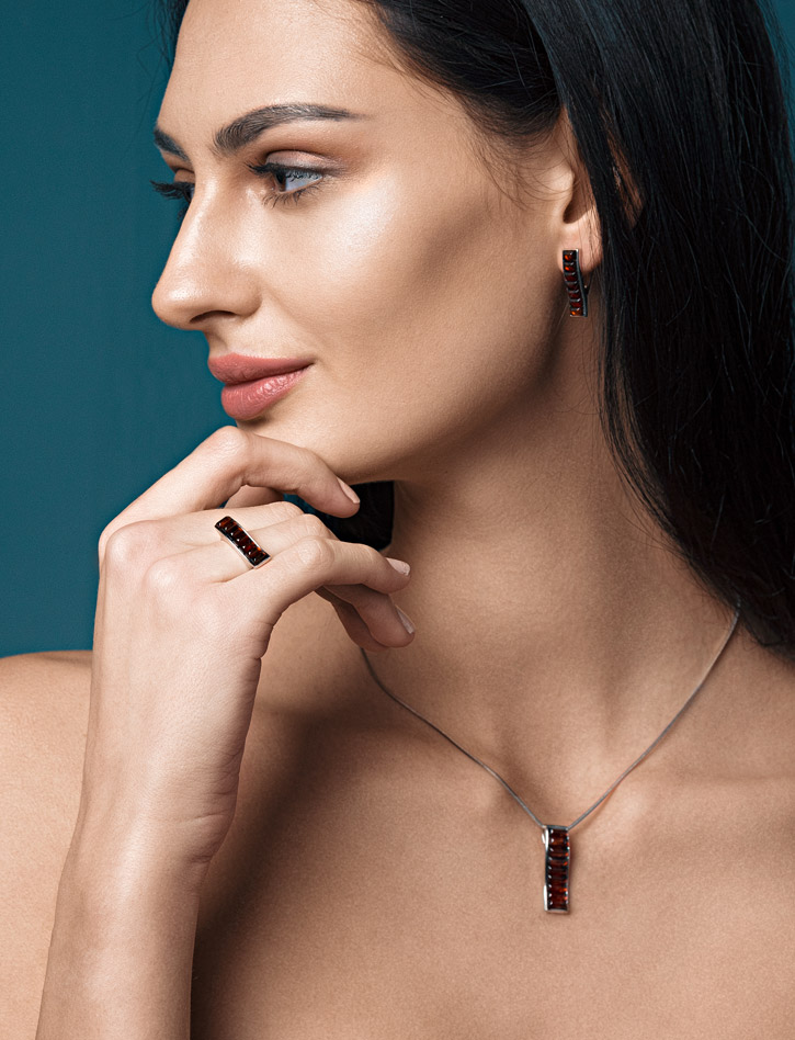 Серьги с прямоугольными вставками вишневого янтаря «Мозаика»