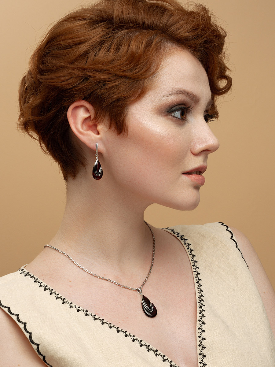 Стильная подвеска «Санрайз» из вишнёвого янтаря