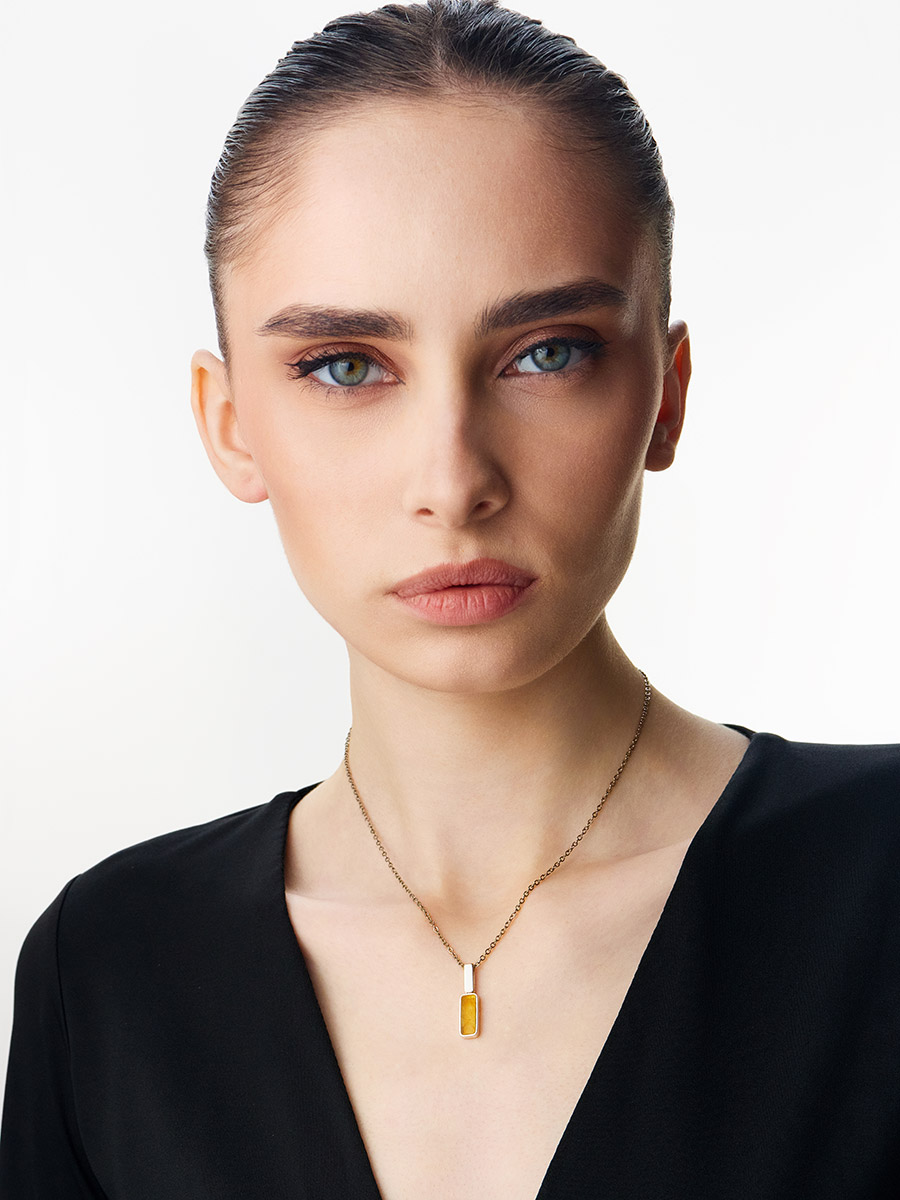 Стильная подвеска London с лимонным янтарём