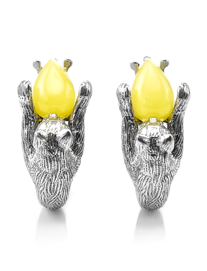 Небольшие серьги с натуральным медовым янтарём «Кошки-мышки»