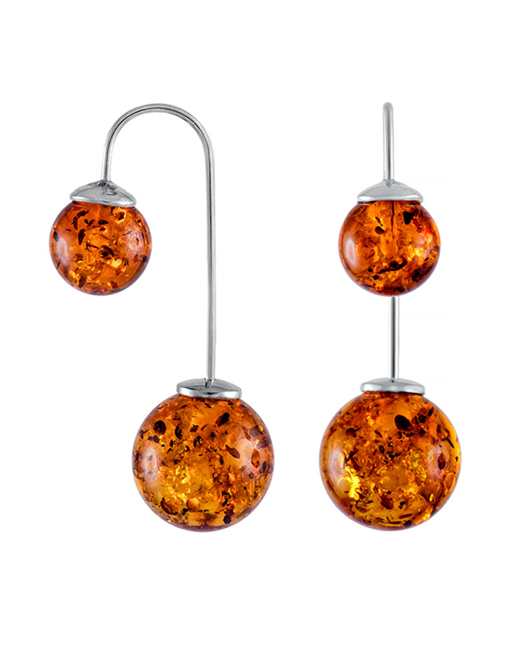 Оригинальные асимметричные серьги из коньячного янтаря «Пигаль»