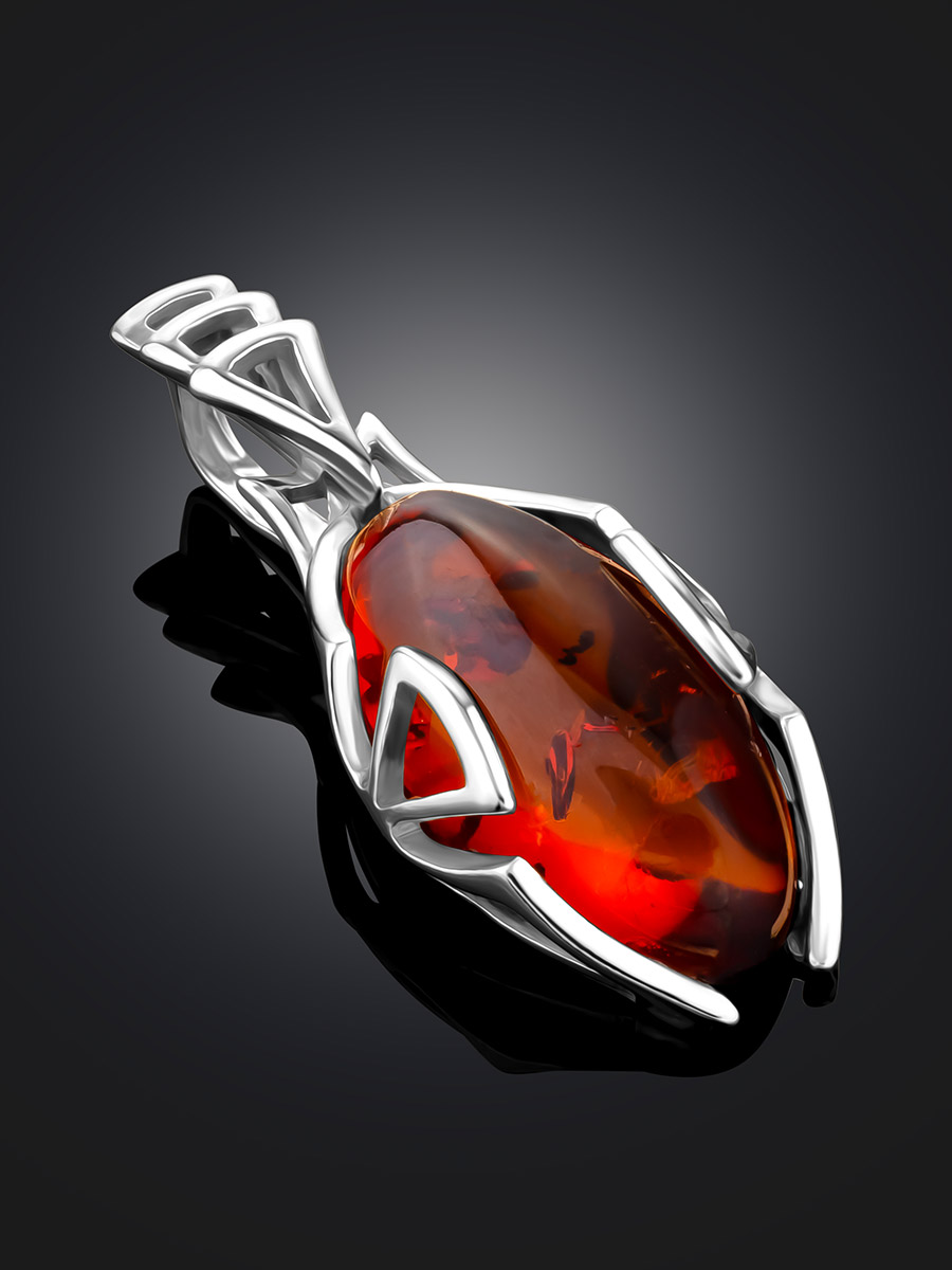 Эффектный кулон из цельного коньячного янтаря «Рандеву»