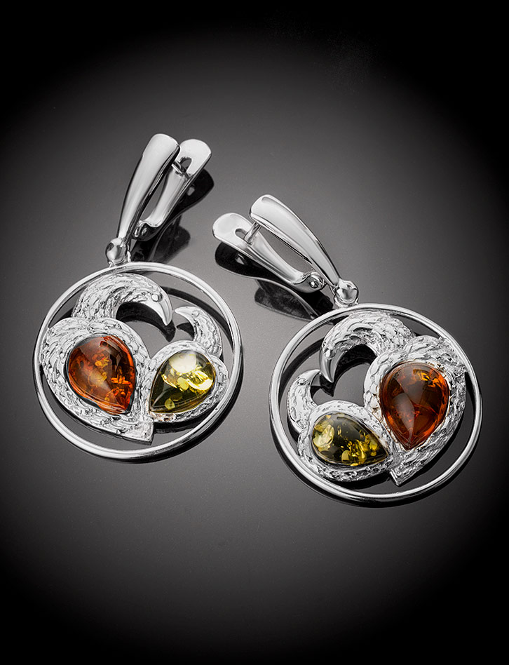 Серьги круглой формы из коньячного и зелёного янтаря «Лирика»