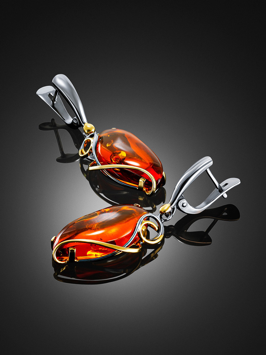 Изящные нарядные серьги с сияющим коньячным янтарем «Риальто»