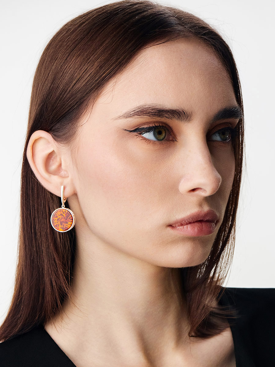 Подвесные серьги с натуральным янтарём коньячного цвета «Бельтайн»