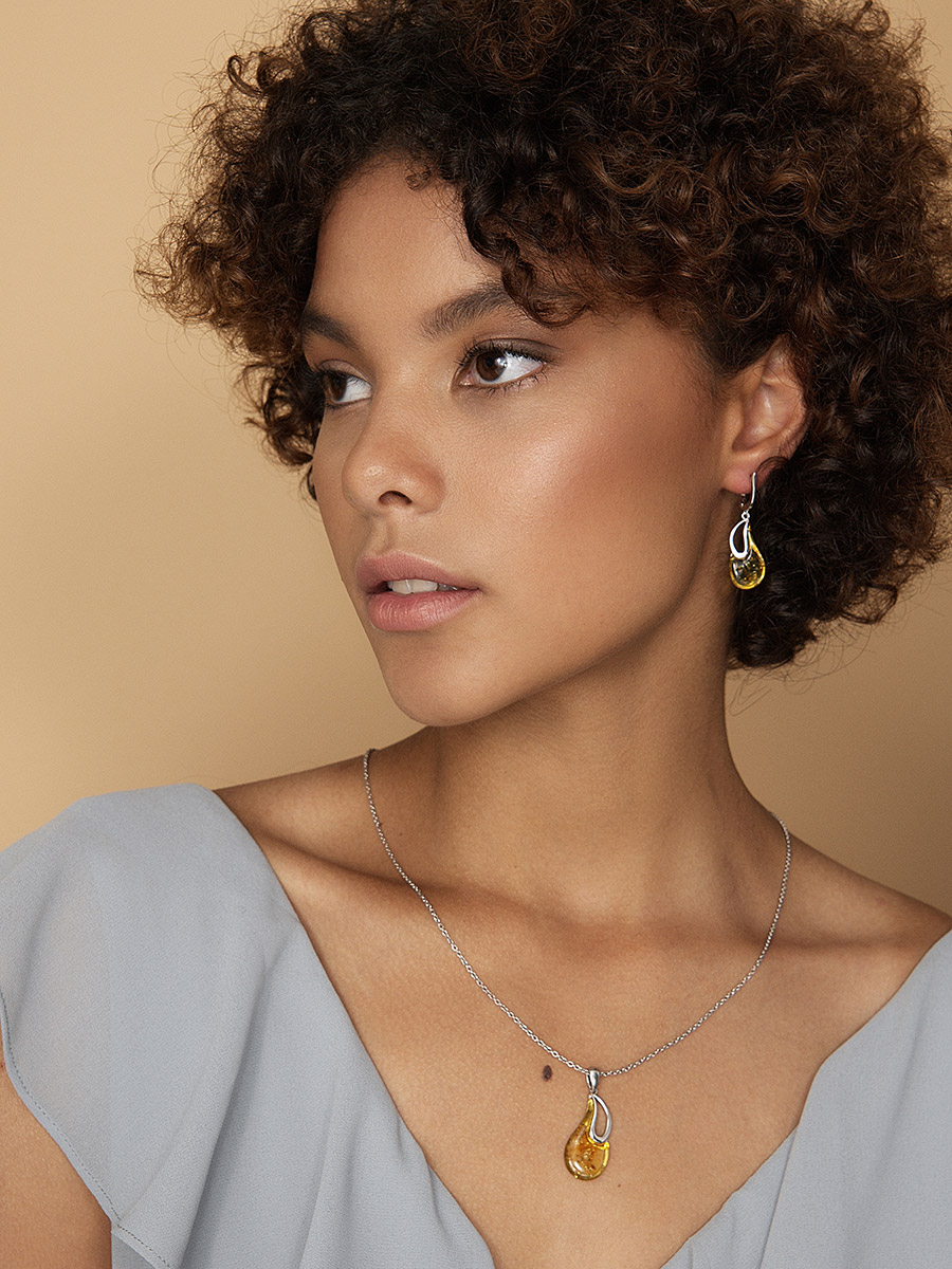 Яркий кулон из янтаря лимонного цвета «Санрайз»