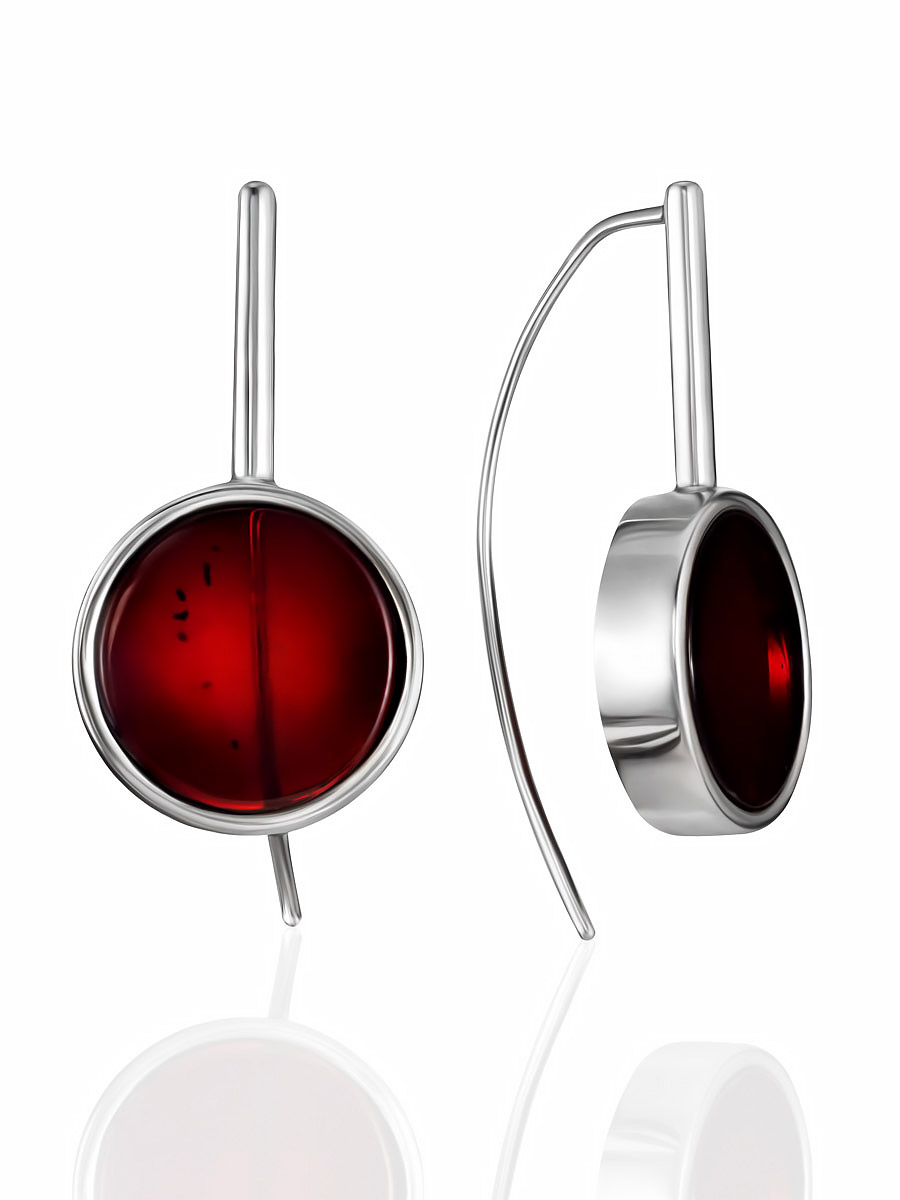 Эффектные серьги-крючки с тёмно-вишнёвым янтарём Palazzo