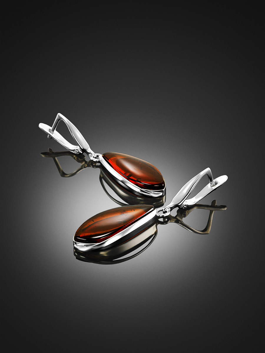 Изящные серьги с натуральным янтарём коньячного цвета «Лагуна»