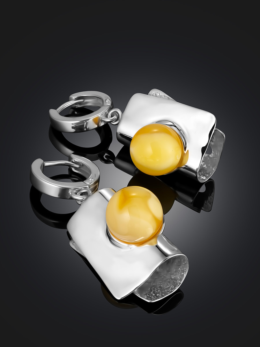 Необычные серьги в абстрактном дизайне с натуральным янтарём