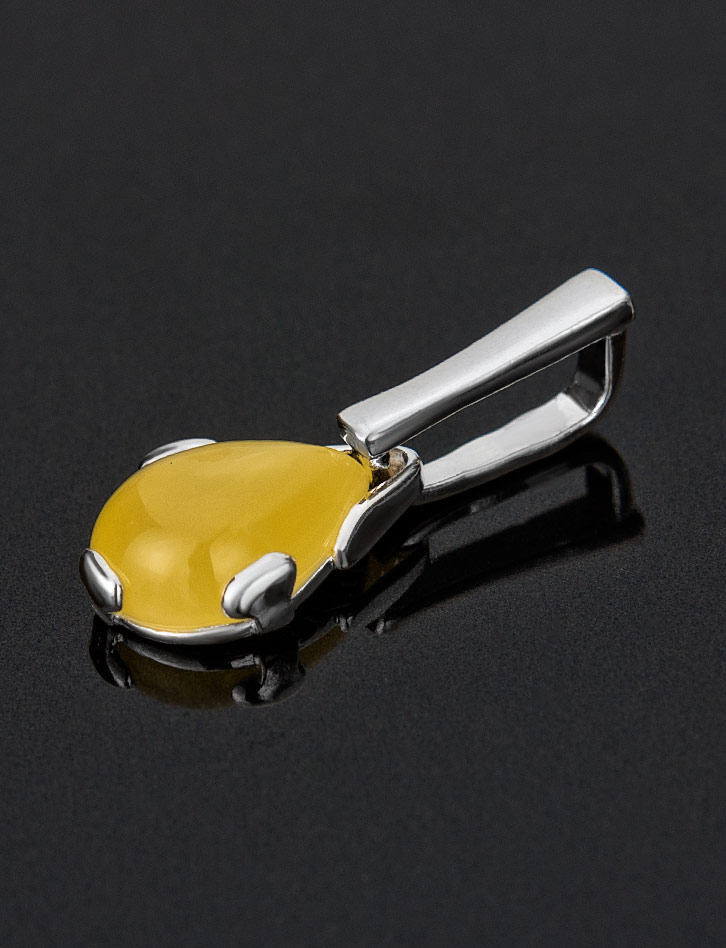 Нежный кулон из медового янтаря «Огонёк»