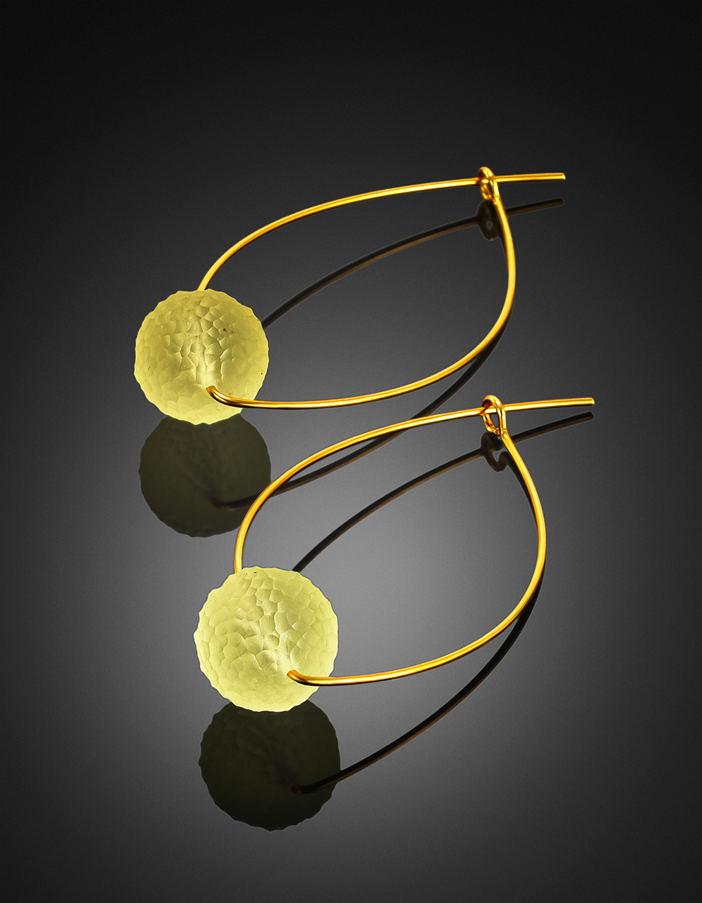 Стильные продевные серьги «Марс» с лимонным янтарём