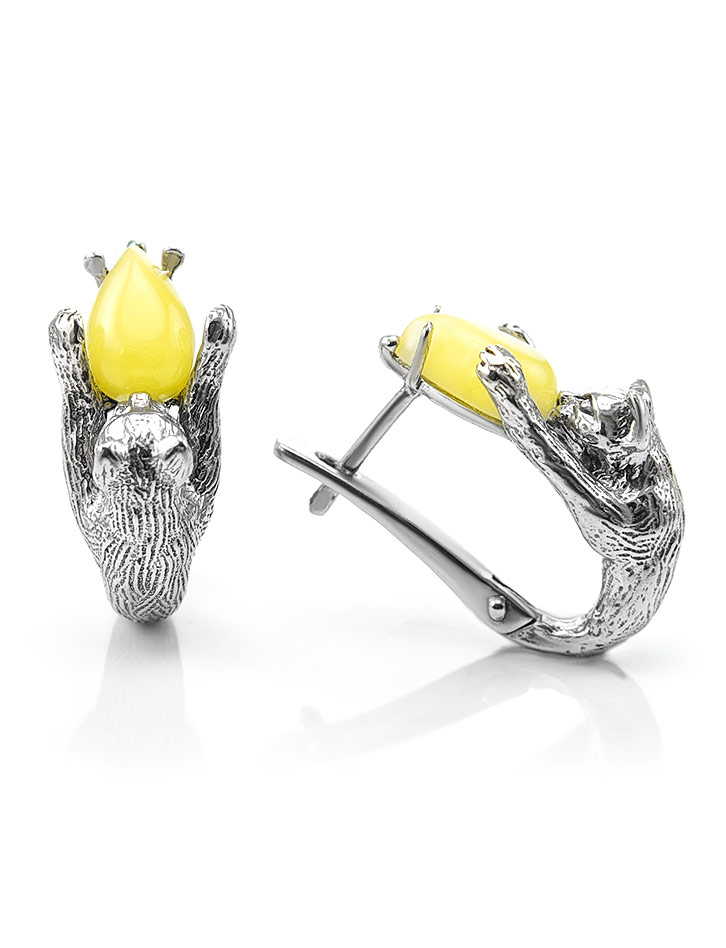 Небольшие серьги с натуральным медовым янтарём «Кошки-мышки»