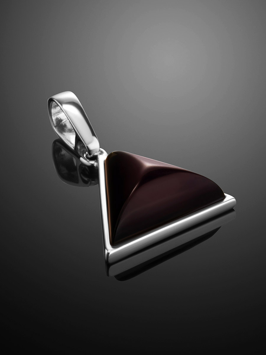 Треугольный кулон «Монблан» из янтаря вишнёвого цвета