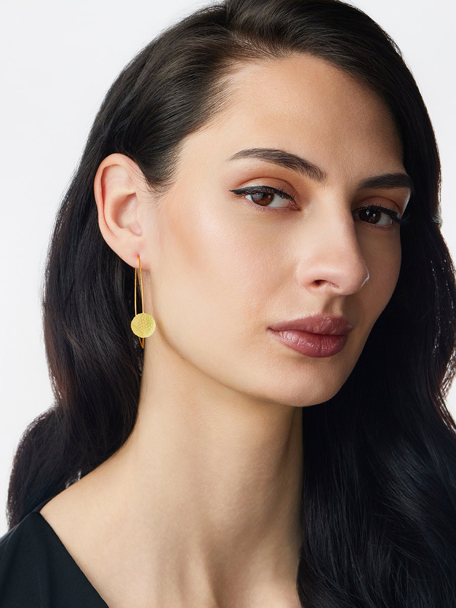 Стильные продевные серьги «Марс» с лимонным янтарём